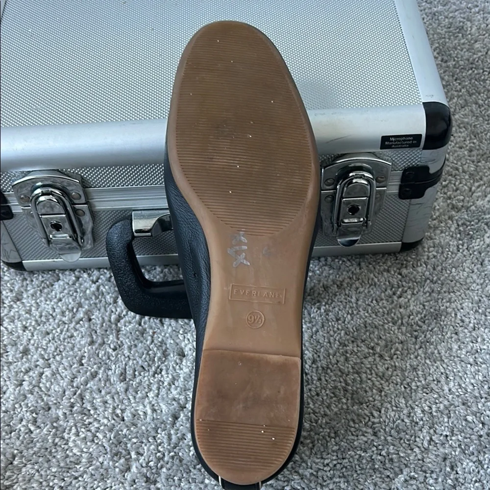 Everlane Elegant Black Leather‎ Women's Flats. The Day Glove.